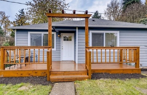 Bryn Mawr-Skyway House | Charming 3-bedroom house in lovely Seattle with Wifi