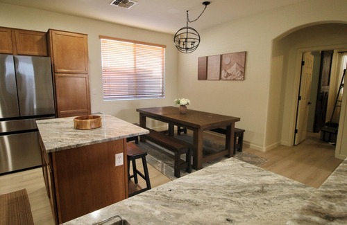 Waddell House | Charming 3-bedroom house with office, pool and gym in beautiful Waddell