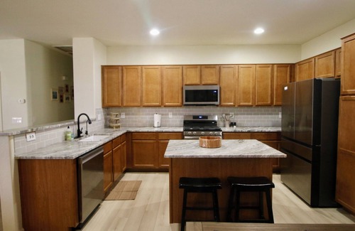 Waddell House | Charming 3-bedroom house with office, pool and gym in beautiful Waddell