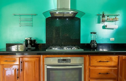 El Cerro House | Charming 3-bedroom house with AC and WiFi in Quepos