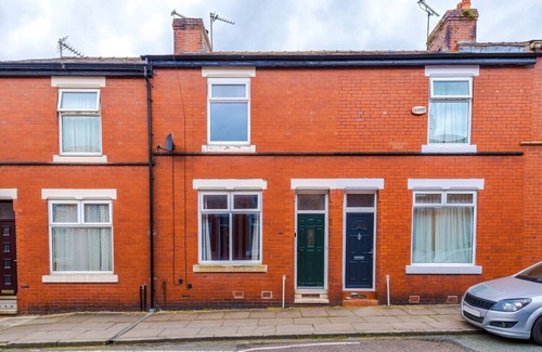 Salford House | Charming 3-Bedroom House-Salford