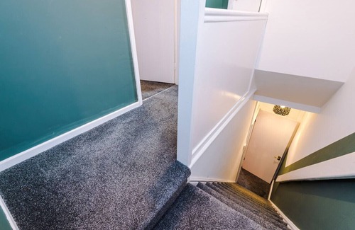 Salford House | Charming 3-Bedroom House-Salford