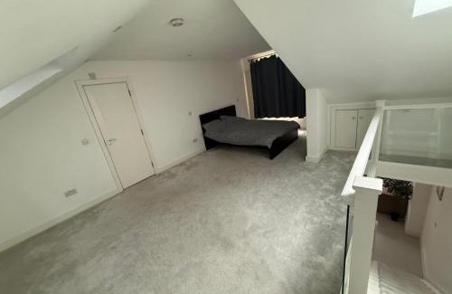 Walpole House | Charming 3 Bedroom House in West London