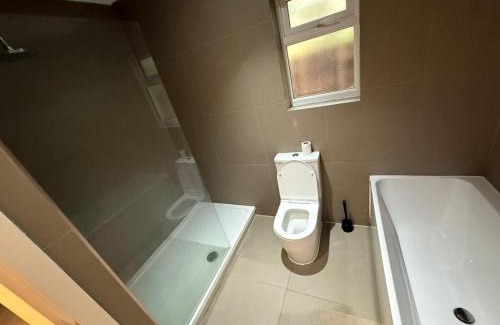 Walpole House | Charming 3 Bedroom House in West London