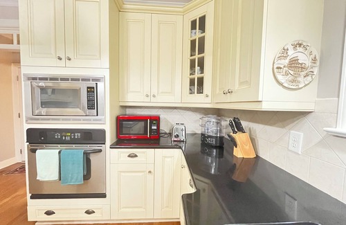 Highcroft House | Charming 3-bedroom house in serene Cary,
