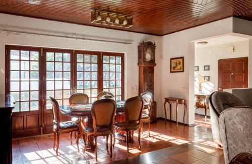 Banzao Villa | Charming 3 Bedroom House with BBQ and Terrace