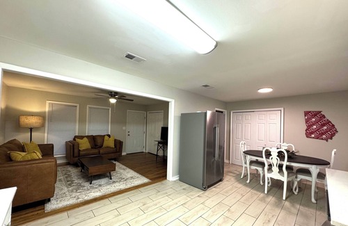 Athens House | Charming 3-bedroom house in Athens. Just a few miles from the Sanford Stadium