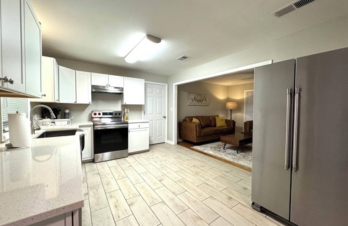 Athens House | Charming 3-bedroom house in Athens. Just a few miles from the Sanford Stadium