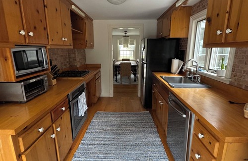 East Dennis House | Charming 3-bedroom house in a quiet East Dennis neighborhood with pool & jacuzzi