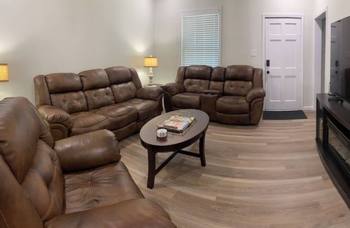 Marion House | Charming 3-bedroom house with WiFi, AC in peaceful Marion