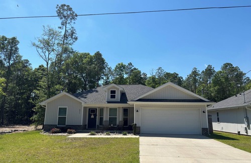 Milton House | Charming 3-bedroom house with AC, WiFi in pleasant Milton