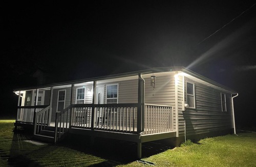 Pegram House | Charming 3-bedroom house in welcoming Pegram with WiFi, AC