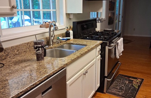 Tiger House | Charming 3-bedroom house at Lake Burton/Rabun Co GA with WiFi and AC
