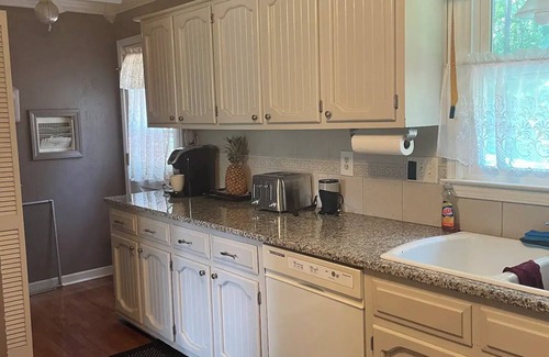 Tyrone House | Charming 3-bedroom house in Tyrone with WiFi and AC