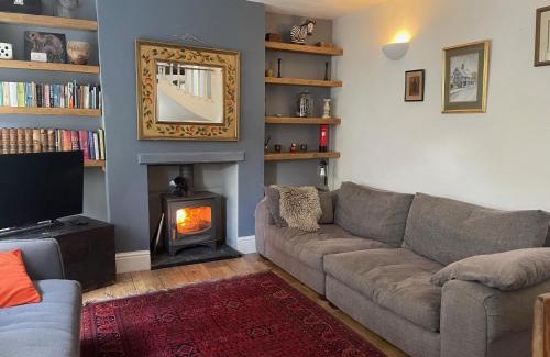 Frome House | Charming 3 bedroom house with indoor wood burner.