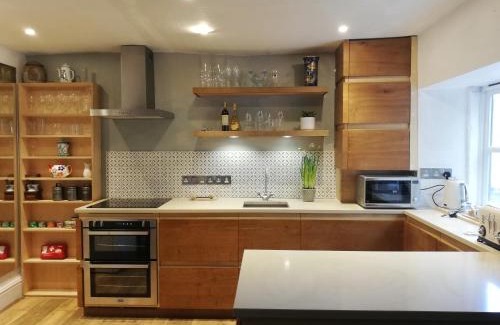 Frome House | Charming 3 bedroom house with indoor wood burner.