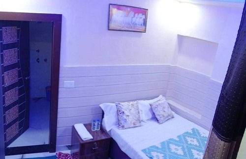 Taj Ganj Villa | Charming 3-bedroom villa with WiFi, AC in tranquil Dhandhupura