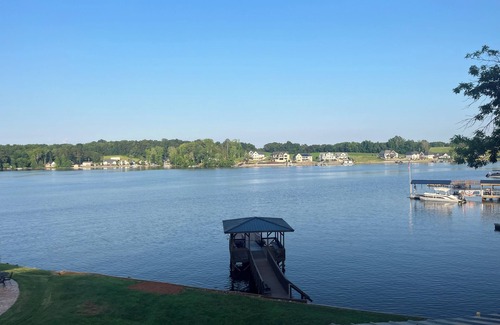 Southmont House | Charming 3-bedroom lakefront house on Abbotts Creek at fabulous High Rock Lake!