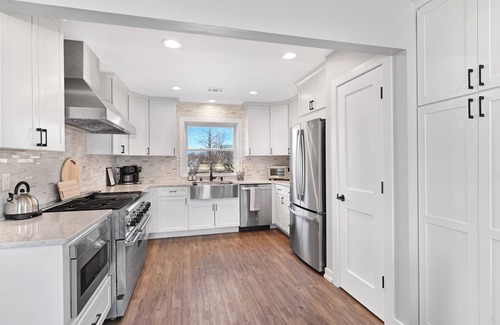 Tichigan House | Charming 3-bedroom lake house in Waterford with amazing views