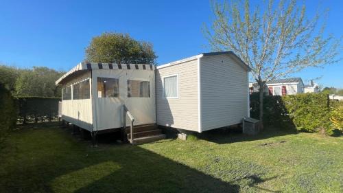 Les Mathes House | Charming 3-Bedroom Mobile Home in Les Mathes, France