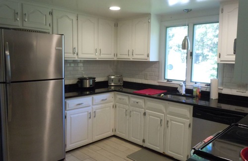 Centerville House | Charming 3-bedroom Pool-house with AC and Wi-Fi in Centerville.