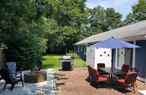 Centerville House | Charming 3-bedroom Pool-house with AC and Wi-Fi in Centerville.