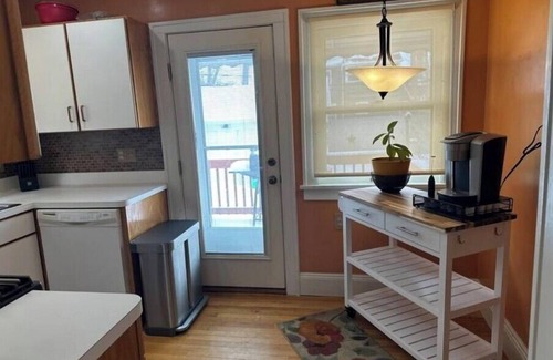 Cleveland House | Charming 3-Bedroom Pet-Friendly Home by Lake Erie