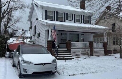 Cleveland House | Charming 3-Bedroom Pet-Friendly Home by Lake Erie