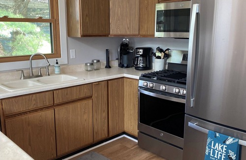 Rome Cottage | Charming 3-bedroom plus loft cottage on Lake Arrowhead and near Sand Valley!
