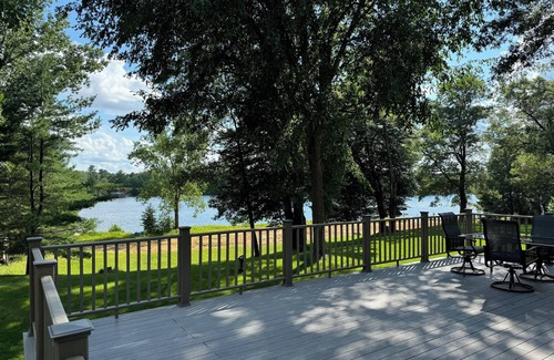 Rome Cottage | Charming 3-bedroom plus loft cottage on Lake Arrowhead and near Sand Valley!