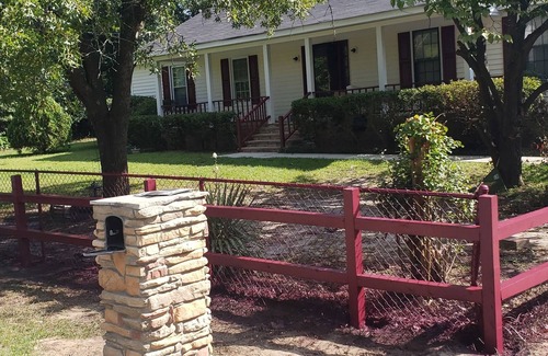 Royal Pines Estates House | Charming 3-bedroom ranch style home in Columbia with plenty of space inside,out