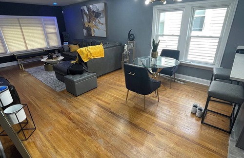 West Pullman House | Charming 3-bedroom smart house in fabulous Chicago with AC, WiFi
