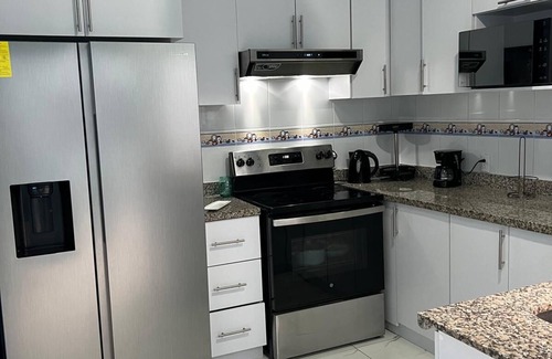 San Salvador House | Charming 3-bedroom house with AC and WiFi in delightful San Salvador