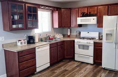 Cedar City House | Charming 3-bedroom townhome with AC and WiFi in Cedar City