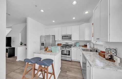 Bellevue House | Charming 3-bedroom townhome with AC, WiFi, Free Parking in lovely Washington, DC