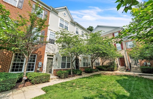Bellevue House | Charming 3-bedroom townhome with AC, WiFi, Free Parking in lovely Washington, DC