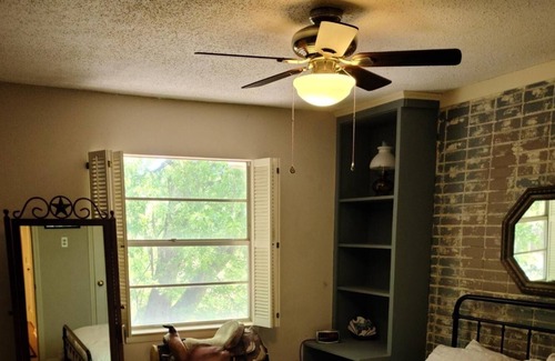 Bedford House | Charming 3-bedroom Townhome with Fireplace and Private Patio