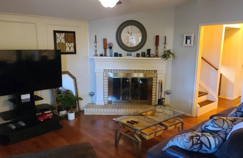 Bedford House | Charming 3-bedroom Townhome with Fireplace and Private Patio