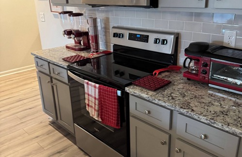 Lovejoy House | Charming 3-bedroom townhome with AC and WiFi in delightful Hampton