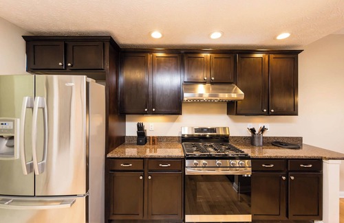 Tuttle West House | Charming 3-bedroom townhome with finished basement luxurious neighborhood Dublin