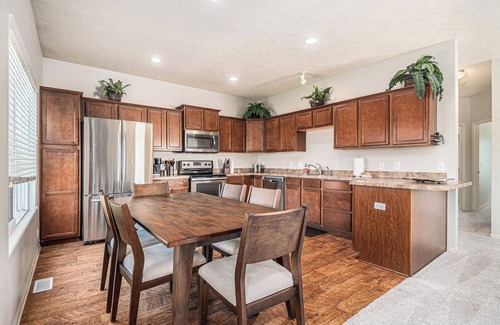 Millard House | Charming 3-bedroom townhome with WiFi, AC in marvelous West Omaha