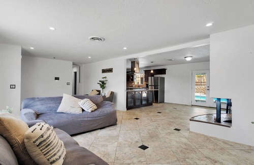Victorville House | Charming 3-bedroom house in Pleasant Apple Valley with AC, WiFi