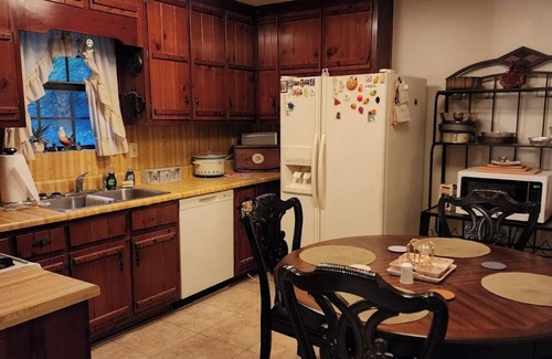 Douglasville House | Charming 3-bedroom house with WiFi and AC in Douglasville