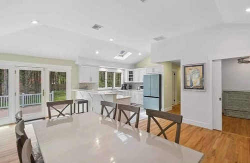 Clearwater Beach House | Charming 3-Bedroom East Hampton Retreat with AC, WiFi, and Private Beach Access