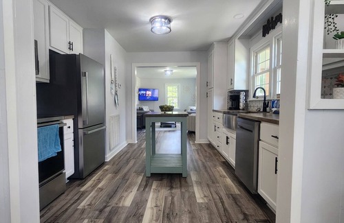 Grand Rivers House | Charming 3-bedroom house with AC and WiFi in Grand Rivers.