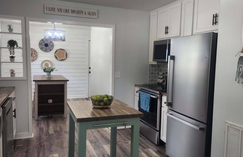 Grand Rivers House | Charming 3-bedroom house with AC and WiFi in Grand Rivers.