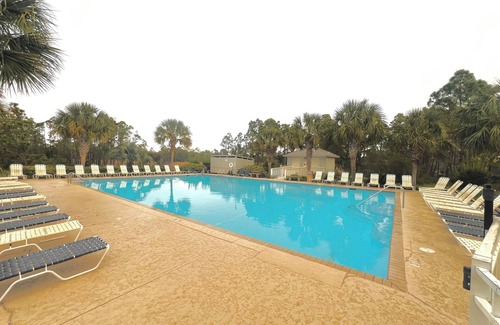 Morgantown House | Charming 3-bedroom house, heated pool, close to the beach, pickleball courts!