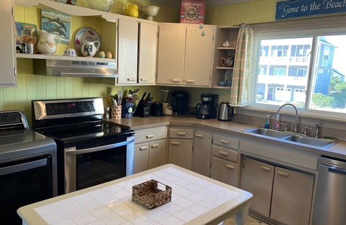 Topsail Beach Cottage | Charming 3-bedroom Oceanfront cottage with WiFi and AC in Topsail Beach