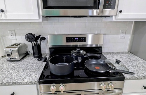 Huntersville House | Charming 3-bedroom with AC and WiFi in Huntersville - Newly Built