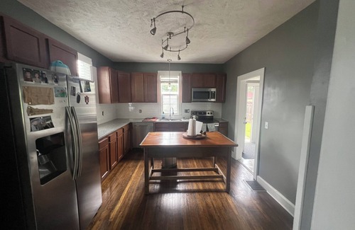 Mapleton/Fall Creek House | Charming 3-bedroom house in central Indianapolis